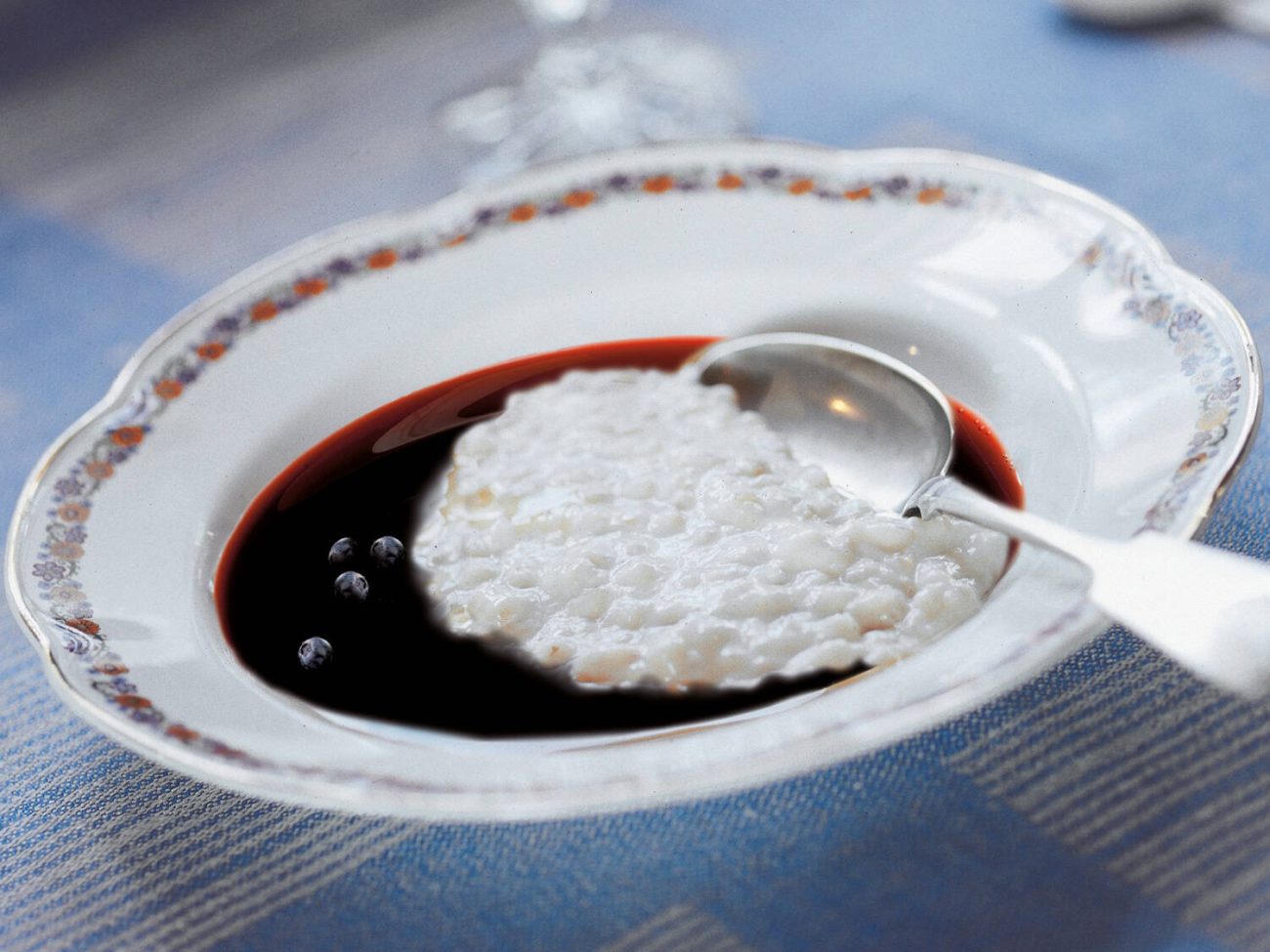 Ohrahiutalepuuro & mustikkakeitto Valio