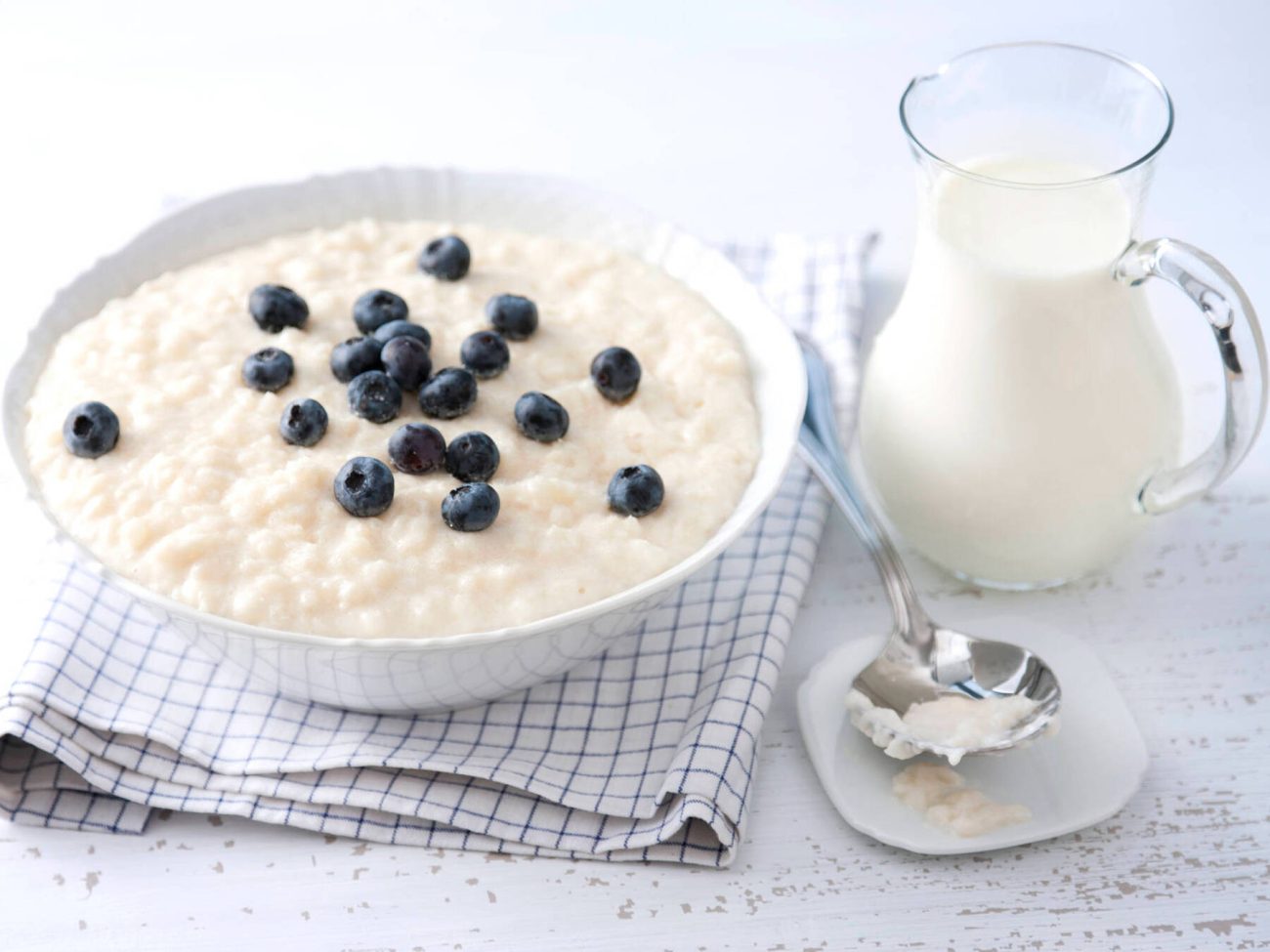 Riisipuuro vesihaudekattilassa & mustikkakeitto Valio