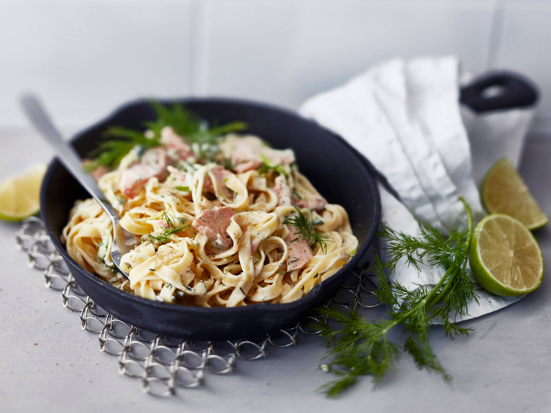 helppo-lohipasta-valio